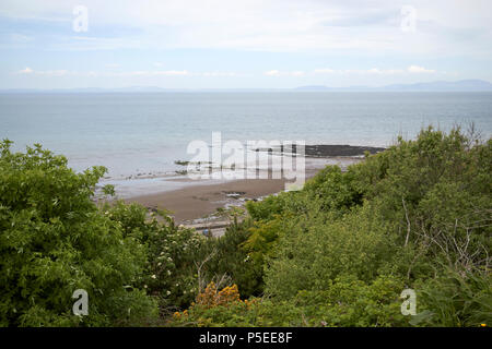 Visualizza in basso su Maryport beach e del Solway Firth dalla promenade site del vecchio Roman Fort Cumbria Inghilterra England Regno Unito Foto Stock