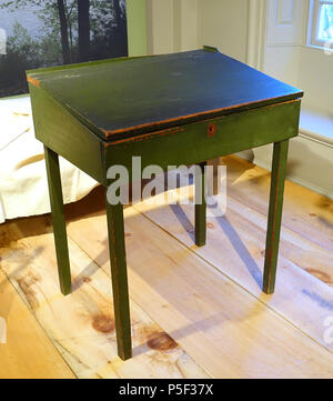 N/A. Inglese: presentano nella concordia Museum, Concord, Massachusetts, STATI UNITI D'AMERICA. Il 30 dicembre 2014, 13:30:38. Daderot 440 Desk presso Walden Pond di proprietà di Henry David Thoreau, Concord, 1838 pino verniciato - Concord Museum - Concord, MA - DSC05629 Foto Stock