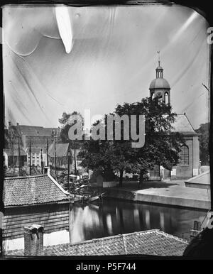 N/A. Beschrijving Bickersplein Gezien Vanaf de Haarlemmer Houttuinen naar de N.H. Eilandskerk, Bickersgracht 1 (link, gesloopt nel 1950). Mogelijk vanuit Het Huis van Wichger Meursing, scheepsbouwmeester, Haarlemmer Houttuinen 105. Documenttype foto Vervaardiger Olie, Jacob (1834-1905) Collectie Collectie Giacobbe Olie Jbz. Datering 1862 t/m 1863 Geografische naam Bickersplein Inventarissen http://stadsarchief.amsterdam.nl/archief/10019 Afbeeldingsbestand 10019A000543 . 1862. Giacobbe Olie (1834-1905) nomi alternativi Giacobbe Olie Jbz. Giacobbe Olie Jbzn. Descrizione fotografo olandese Foto Stock