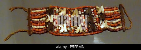 N/A. Inglese: presentano nell'Krannert Art Museum, Università dell'Illinois a Urbana-Champaign - Urbana-Champaign, Illinois, Stati Uniti d'America. Questo lavoro è abbastanza vecchio in modo che sia in . 15 giugno 2015, 12:58:43. Daderot 228 bracciale, Perù, Chancay o Chimu, centrale o costa nord, c. Annuncio 1000-1470, dado di Hull, cotone in corda, osso, shell - Krannert Art Museum, UIUC - DSC06460 Foto Stock
