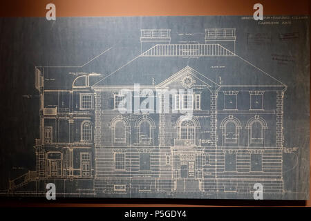 N/A. Inglese: mostra a Harvard Museo semitica, Harvard University - Cambridge, Massachusetts, STATI UNITI D'AMERICA. Questo lavoro è abbastanza vecchio in modo che sia in . 3 aprile 2016, 13:51:45. Daderot 211 Blueprint di oriente elevazione della Harvard Museo semitica, riproduzione, A. W. Longfellow, Jr., architetto, c. 1902 - Harvard semita Museum - Cambridge - DSC06066 Foto Stock