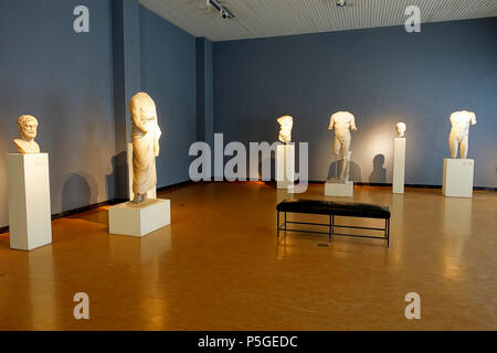 N/A. Inglese: presentano nel parco del Cinquantenario Museo - Bruxelles, Belgio. 22 aprile 2016, 08:39:12. Daderot 98 sculture antiche - Cinquantenaire Museo - Bruxelles, Belgio - DSC09069 Foto Stock