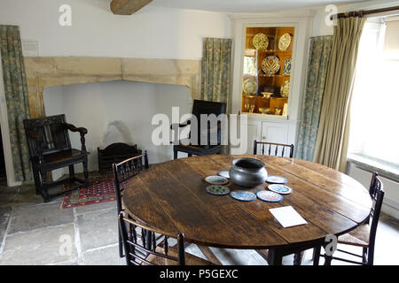 N/A. Inglese: vista interna di Kelmscott Manor - Oxfordshire, Inghilterra. 25 maggio 2016, 07:41:08. Daderot 455 sala da pranzo - Kelmscott Manor - Oxfordshire, Inghilterra - DSC09950 Foto Stock