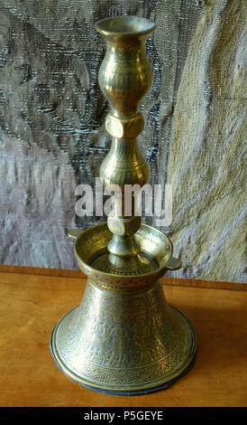 N/A. Inglese: voce sul display in Kelmscott Manor - Oxfordshire, Inghilterra. 25 maggio 2016, 08:20:57. Daderot 267 candelabro 1 - Kelmscott Manor - Oxfordshire, Inghilterra - DSC00080 Foto Stock