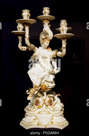 N/A. Inglese: presentano nel Museo delle Arti di Dallas Dallas, Texas, Stati Uniti d'America. 7 maggio 2017, 17:27:57. Daderot 267 candelabro per il servizio Sulkowsky, Johann Joachim Kandler modeler, Meissen fabbrica di porcellana di Meissen, Germania, 1736, porcellana - Museo dell'Arte di Dallas - DSC05160 Foto Stock