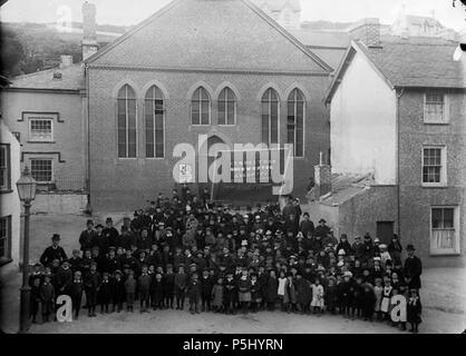 [Aberdyfi Temeperance società] [GRAPHIC].. 1 negativi : vetro, piastra a secco, b&W ; 12 x 16,5 cm. circa 1885. Thomas, Giovanni, 53 Aberdyfi Società Temeperance NLW3362785 Foto Stock