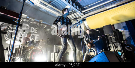 Exeter, Regno Unito. 26, Giugno, 2018. Miles Kane esecuzione presso la Limonaia, Exeter University sulla sua Headline Tour. © Steve Lewington / Alamy Live News Foto Stock