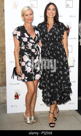 Londra, Regno Unito. 26 GIU, 2018. Denise van Outen e Christine Lampard all'Andrea McLean: Le confessioni di una donna in menopausa Book Launch Party presso il Devonshire Club, Devonshire Square, Londra martedi 26 Giugno 2018 Foto di Keith Mayhew Credito: KEITH MAYHEW/Alamy Live News Foto Stock