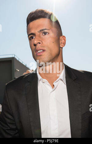 Torino Piemonte, Italia. Il 27 giugno, 2018. Torino, Italy-June 17, 2018: calciatore portoghese Joao Cancelo arriva per visite mediche in J Medical a Torino Credito: Stefano Guidi/ZUMA filo/Alamy Live News Foto Stock