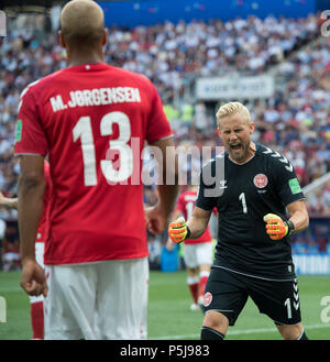 Mosca, Russland. 26 giugno 2018. Il portiere Kasper SCHMEICHEL (destra, DEN) celebra Mathias JORGENSEN (DEN), urla, urlando, powert, espressioni facciali, mezza figura, mezza figura, giubilo, tifo, tifo, gioia, entusiasmo, celebrare, Danimarca (DEN) - Francia (FRA) 0: 0, turno preliminare, gruppo C, corrispondono 37, su 26.06.2018 a Mosca; Coppa del Mondo di Calcio 2018 in Russia dal 14.06. - 15.07.2018. | Utilizzo di credito in tutto il mondo: dpa/Alamy Live News Foto Stock