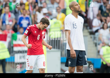 Mosca, Russland. Il 26 giugno, 2018. Andreas CHRISTENSEN (sinistra, DEN) è soddisfatto dopo il fischio finale, Steven NZONZI (FRA) è dispensato, mezza figura, mezza figura, giubilo, tifo, tifo, gioia, entusiasmo, celebrare, finale di giubilo, Danimarca (DEN) - Francia (FRA ) 0: 0, turno preliminare, gruppo C, corrispondono 37, su 26.06.2018 a Mosca; Coppa del Mondo di Calcio 2018 in Russia dal 14.06. - 15.07.2018. | Utilizzo di credito in tutto il mondo: dpa/Alamy Live News Foto Stock