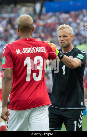 Mosca, Russland. 26 giugno 2018. Il portiere Kasper SCHMEICHEL (destra, DEN) celebra Mathias JORGENSEN (DEN), urla, urlando, powert, espressioni facciali, mezza figura, mezza figura, giubilo, tifo, tifo, gioia, entusiasmo, celebrare, ritratto, Danimarca (DEN) - Francia (FRA) 0: 0, turno preliminare, gruppo C, corrispondono 37, su 26.06.2018 a Mosca; Coppa del Mondo di Calcio 2018 in Russia dal 14.06. - 15.07.2018. | Utilizzo di credito in tutto il mondo: dpa/Alamy Live News Foto Stock