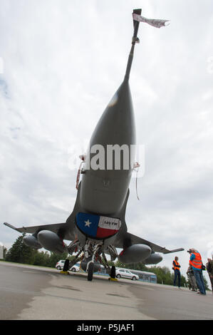 Caslav Repubblica Ceca. Il 27 giugno, 2018. Media day in Sky Avenger 2018 esercizio internazionale si è tenuto presso il XXI base di tattica Air Force, CASLAV REPUBBLICA CECA, il 27 giugno 2018. Sulla foto si vede F-16 Fighting Falcon fighter. Credito: Josef Vostarek/CTK foto/Alamy Live News Foto Stock