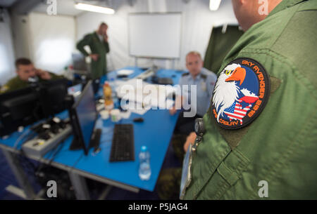 Caslav Repubblica Ceca. Il 27 giugno, 2018. Media day in Sky Avenger 2018 esercizio internazionale si è tenuto presso il XXI base di tattica Air Force, CASLAV REPUBBLICA CECA, il 27 giugno 2018. Sulla foto si vede un posto di comando. Credito: Josef Vostarek/CTK foto/Alamy Live News Foto Stock