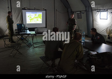 Caslav Repubblica Ceca. Il 27 giugno, 2018. Media day in Sky Avenger 2018 esercizio internazionale si è tenuto presso il XXI base di tattica Air Force, CASLAV REPUBBLICA CECA, il 27 giugno 2018. Sulla foto si vede un posto di comando. Credito: Josef Vostarek/CTK foto/Alamy Live News Foto Stock