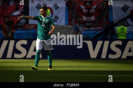 Kazan, Russia. Il 27 giugno, 2018. Mesut Oezil di Germania reagisce durante il 2018 Coppa del Mondo FIFA Group F match tra la Germania e la Corea del Sud a Kazan, Russia, 27 giugno 2018. Credito: Li Ga/Xinhua/Alamy Live News Foto Stock