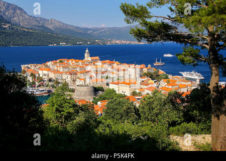 Vista della vecchia città di Korcula, Croazia. Korcula è una storica città fortificata sulla protetta costa orientale dell isola di Korcula Foto Stock