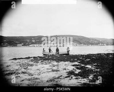 [Una vista di Aberdyfi da Penrhyn] [GRAPHIC].. 1 negativi : vetro, piastra a secco, b&W ; 16,5 x 21,5 cm. circa 1885. Thomas, Giovanni, 47 una vista di Aberdyfi da Penrhyn NLW3360961 Foto Stock