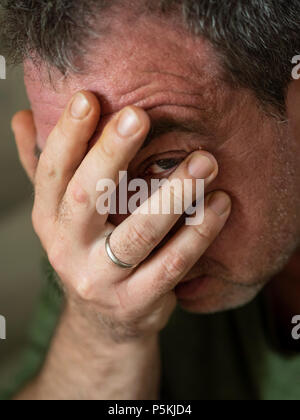 Tristezza coppia uomo caucasico Foto Stock