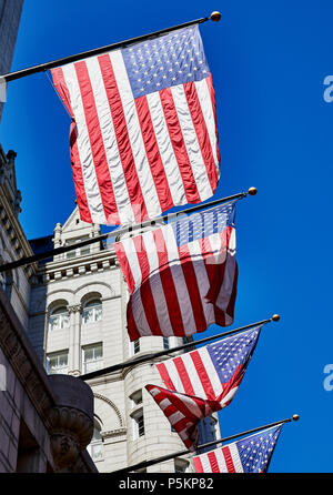 Washington DC, USA-Giugno 5, 2018: American flag su Trump International Hotel Foto Stock