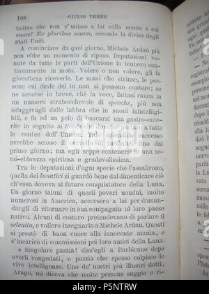 N/A. Foto del libro 'Dalla Terra alla Luna", stampata nel 1880. . Jules Verne (1828-1905) nomi alternativi Jules Gabriel Verne Descrizione lo scrittore francese Data di nascita e morte 8 Febbraio 1828 24 marzo 1905 Luogo di nascita e morte Nantes Amiens periodo di lavoro 1850- competente controllo : Q33977 VIAF:76323989 ISNI:0000 0001 2140 0562 ULAN:500253402 LCCN:N79064013 NLA:35580378 WorldCat 407 Dalla Terra alla Luna - 198 Foto Stock