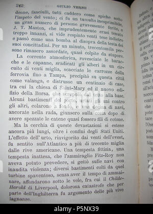 N/A. Foto del libro 'Dalla Terra alla Luna", stampata nel 1880. . Jules Verne (1828-1905) nomi alternativi Jules Gabriel Verne Descrizione lo scrittore francese Data di nascita e morte 8 Febbraio 1828 24 marzo 1905 Luogo di nascita e morte Nantes Amiens periodo di lavoro 1850- competente controllo : Q33977 VIAF:76323989 ISNI:0000 0001 2140 0562 ULAN:500253402 LCCN:N79064013 NLA:35580378 WorldCat 407 Dalla Terra alla Luna - 242 Foto Stock