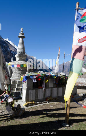 Memoriale di persone uccise nel terremoto, Langtang Village, Langtang Valley, Nepal Foto Stock
