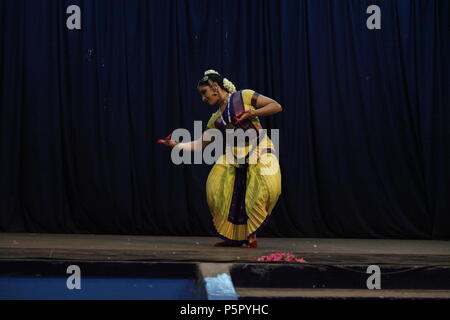 Bharathya natyam è uno dei classici forme di danza di india dallo Stato Tamil Nadu.it è popolare non solo in India ma per il mondo intero Foto Stock