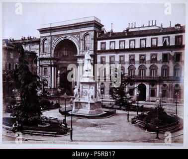 N/A. Italiano: Giacomo Brogi (1822-1881): 'Milano. Piazza della Scala col monumento a Leonardo". 1872/77 circa. Numero di catalogo: 4600. Inglese: Giacomo Brogi (1822-1881): Milano. Piazza della Scala a Milano, con il monumento a Leonardo da Vinci". ca. 1872/77. Catalogo: # 4600. . Giacomo Brogi (1822-1881) Descrizione fotografo italiano Data di nascita e morte 6 aprile 1822 29 Novembre 1881 Luogo di nascita e morte Firenze Firenze periodo di lavoro 1860-1881 circa la posizione di lavoro Italia, Medio Oriente competente controllo : Q2346257 VIAF:156145857883923021479 ISNI:0000 0000 6662 3244 ULAN:5000 Foto Stock