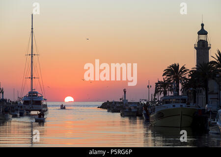 Tramonto al Porto di Grau du Roi, Occitanie Francia Foto Stock