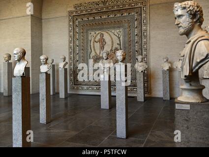 Germania. Monaco di Baviera. Glyptothek. Sala dei Ritratti romani. All'interno. Foto Stock