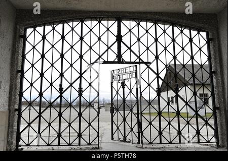 Campo di Concentramento di Dachau. Campo nazista di prigionieri aperto nel 1933. Ingresso principale. Germania. Foto Stock