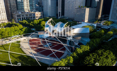 Jay Pritzker Pavilion, il Millennium Park, Chicago, IL, Stati Uniti d'America Foto Stock