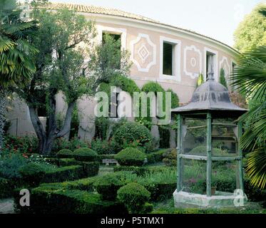 TEMPLETE en los jardines de mediados del siglo XIX Y REAL FABRICA DE TAPICES COMENZADA EN 1751. Autore: Ventura Padierne (b. 1708); Ventura Padierne. Posizione: REAL FABRICA DE PAÑOS, BRIHUEGA, Spagna. Foto Stock