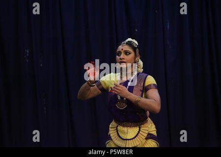 Bharathya natyam è uno dei classici forme di danza di india dallo Stato Tamil Nadu.it è popolare non solo in India ma per il mondo intero Foto Stock