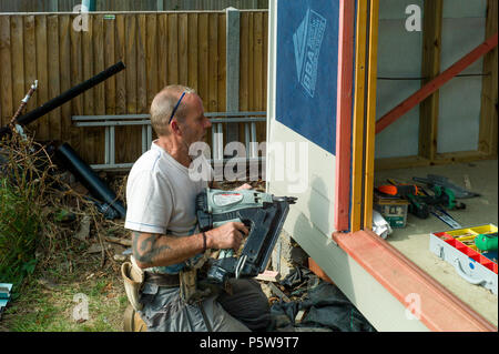 Costruzione di un studio in un giardino Herne Bay Kent REGNO UNITO Foto Stock