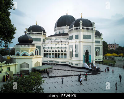 Grande Moschea di Medan o Masjid Raya Al Mashun a Medan, Sumatra Foto Stock