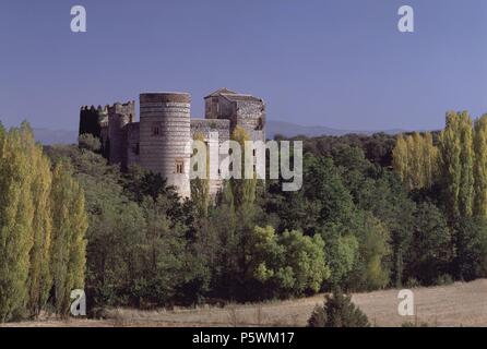 CASTILLO DE ORIGEN ARABE AMPLIADO entre los SIGLOS XII al XV - RESTAURADO EN EL SIGLO XIX, Posizione: Cala Encendida, Sepulveda, SEGOVIA, SPAGNA. Foto Stock