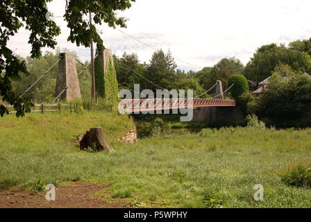 Ponte di sospensione oltre Teviot tra Eckford & Heiton in Scottish Borders Foto Stock