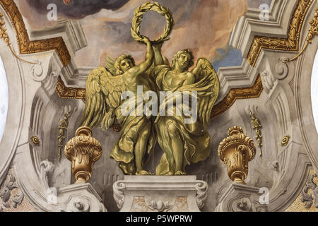 Vienna, Austria - 4 Novembre 2015: Karlskirche affresco, è una chiesa barocca situata sul lato sud di Karlsplatz a Vienna Foto Stock