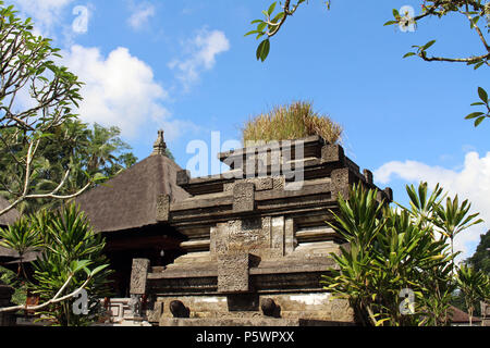 Circa Pura Tirta Empul acqua tempio complesso. Prese a Bali, luglio 2018. Foto Stock