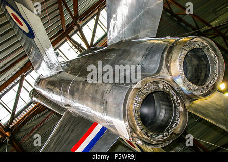 English Electric Lightning jet da combattimento aereo sul display nella nazionale di guerra fredda Esposizione, Museo della RAF Cosford. Royal Air Force fulmine sul display Foto Stock