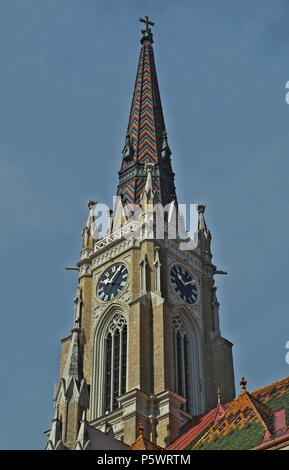 Torre sulla cattedrale cattolica nel centro di Novi Sad Serbia Foto Stock