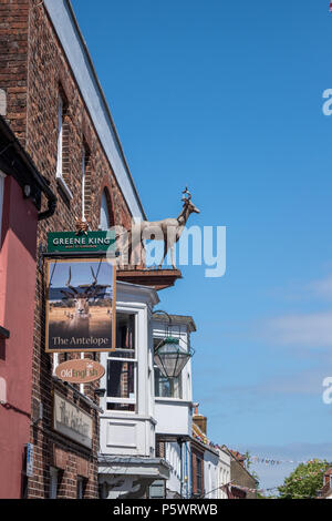 Il Pub di antilope nella High Street Poole Dorset Foto Stock