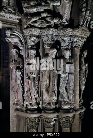 PORTICO DE LA GLORIA - DETALLE DE LOS APOSTOLES - SIGLO XII - ROMANICO ESPAÑOL. Autore: Maestro Mateo (c. 1150-c. 1200). Posizione: CATEDRAL-interno, SANTIAGO DE COMPOSTELA, A CORUÑA, Spagna. Foto Stock