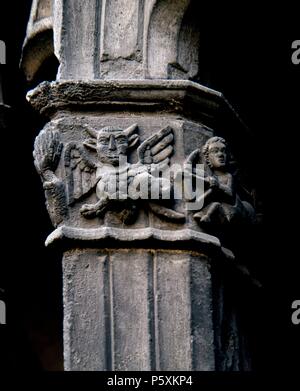 CLAUSTRO-CAPITELES. Posizione: Catedral de San Salvador-interno, Oviedo, ASTURIAS, Spagna. Foto Stock