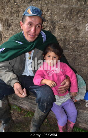 Agricoltore SAPALACHE ' Las Huaringas ' - HUANCABAMBA.. Dipartimento di Piura .PERÙ Foto Stock