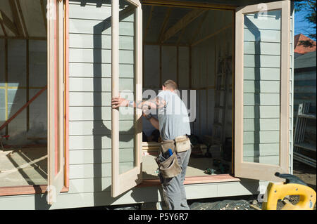 Costruzione di un studio in un giardino Herne Bay Kent REGNO UNITO Foto Stock