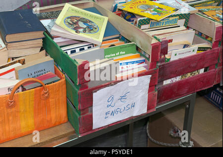 Seconda mano di stallo del libro in Piazza dei Ciompi, Firenze, Italia Foto Stock