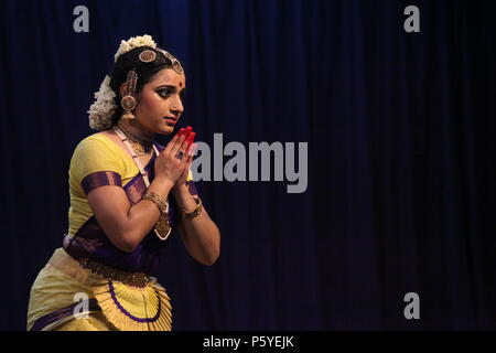 Bharathya natyam è uno dei classici forme di danza di india dallo Stato Tamil Nadu.it è popolare non solo in India ma per il mondo intero Foto Stock